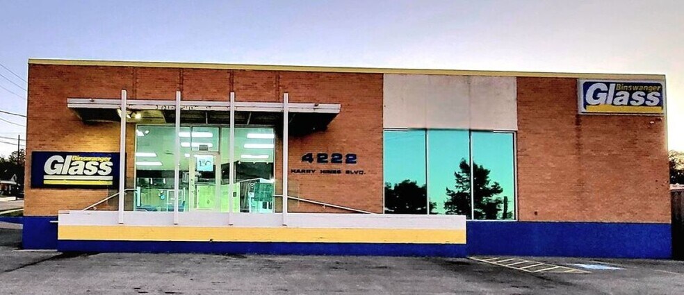 4222 Harry Hines Blvd, Dallas, TX à louer - Photo de l’immeuble – Image 2 sur 2