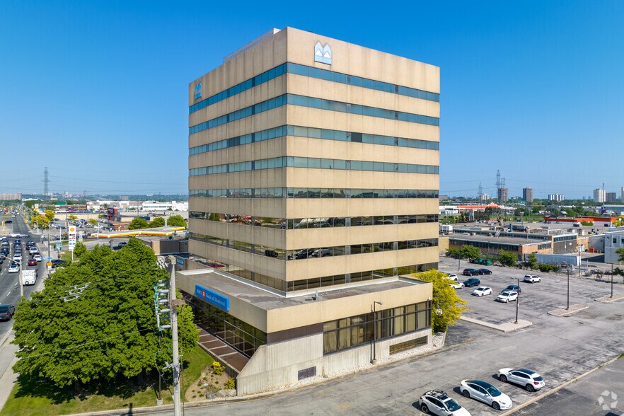 155 Rexdale Blvd, Toronto, ON à vendre - Photo de l’immeuble – Image 2 sur 5