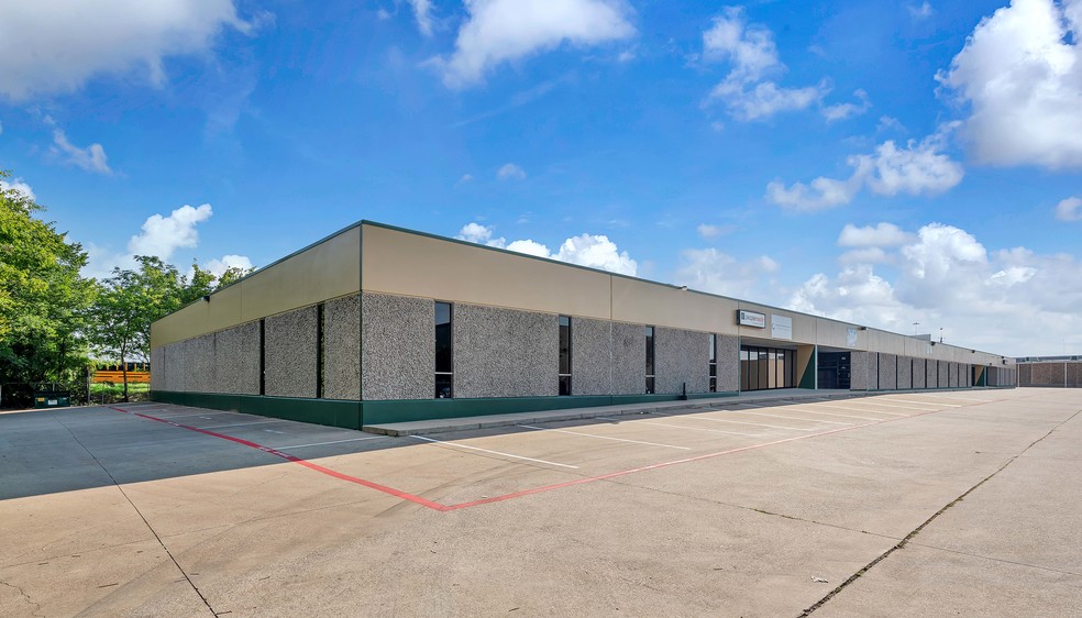 2526 Manana Dr, Dallas, TX à louer - Photo de l’immeuble – Image 3 sur 9