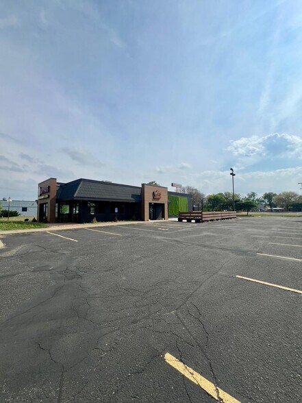 7601 NE Highway 65, Minneapolis, MN à vendre - Photo de l’immeuble – Image 3 sur 12