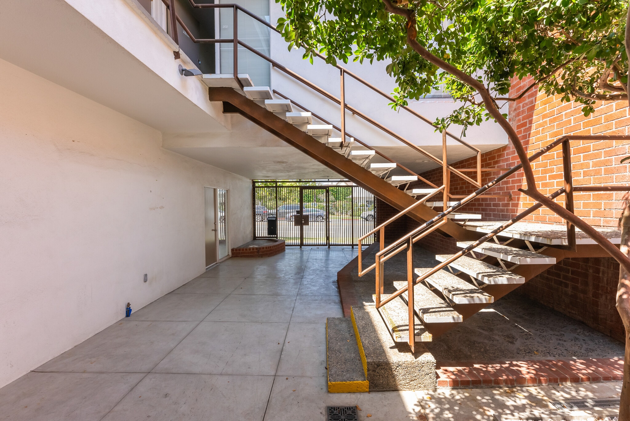 9024 W Olympic Blvd, Beverly Hills, CA à louer Photo de l’immeuble– Image 1 sur 13