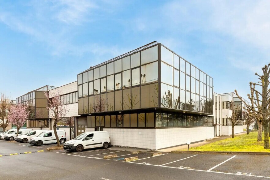 Local d’activités dans Nanterre à louer - Photo de l’immeuble – Image 3 sur 5