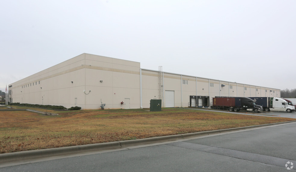 1017 Corporate Park Dr, Mebane, NC à louer - Photo de l’immeuble – Image 3 sur 9
