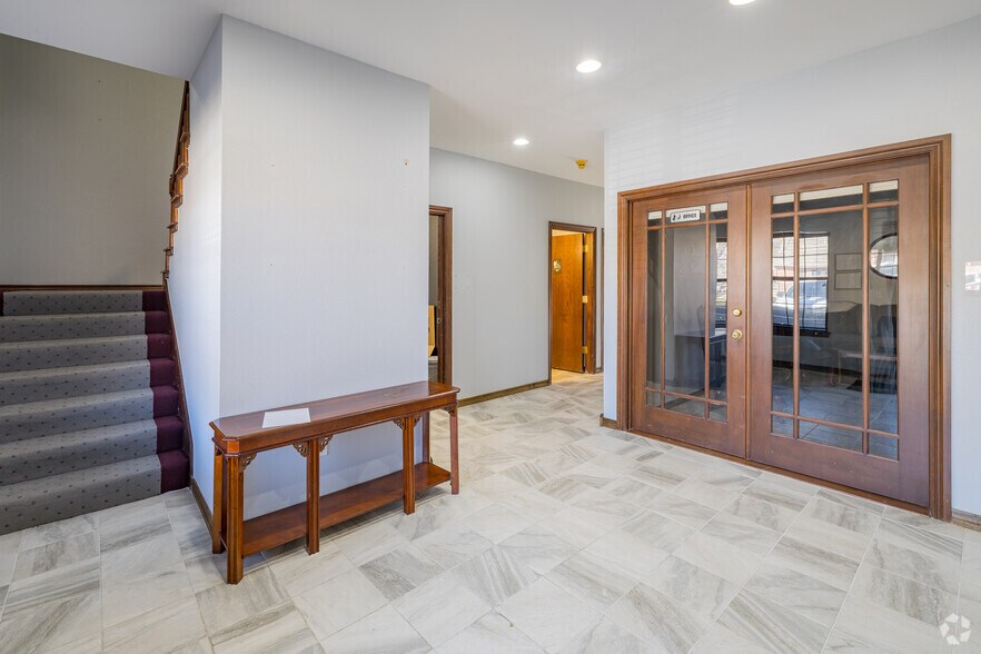 1900 E 15th St, Edmond, OK à louer - Hall d’entrée – Image 3 sur 17