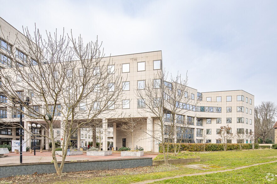 Bureau dans Suresnes à louer - Photo de l’immeuble – Image 3 sur 25