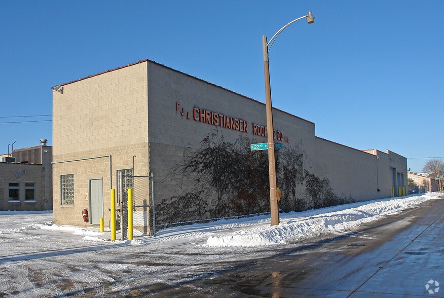 2201 W Purdue St, Milwaukee, WI à louer - Photo de l’immeuble – Image 2 sur 24