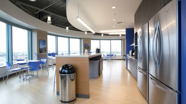 200 W Center St, Anaheim, CA à louer - Photo intérieure – Image 2 sur 6