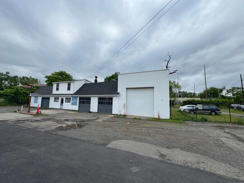 1096 Quinnipiac Ave, New Haven, CT à vendre - Photo de l’immeuble – Image 2 sur 4