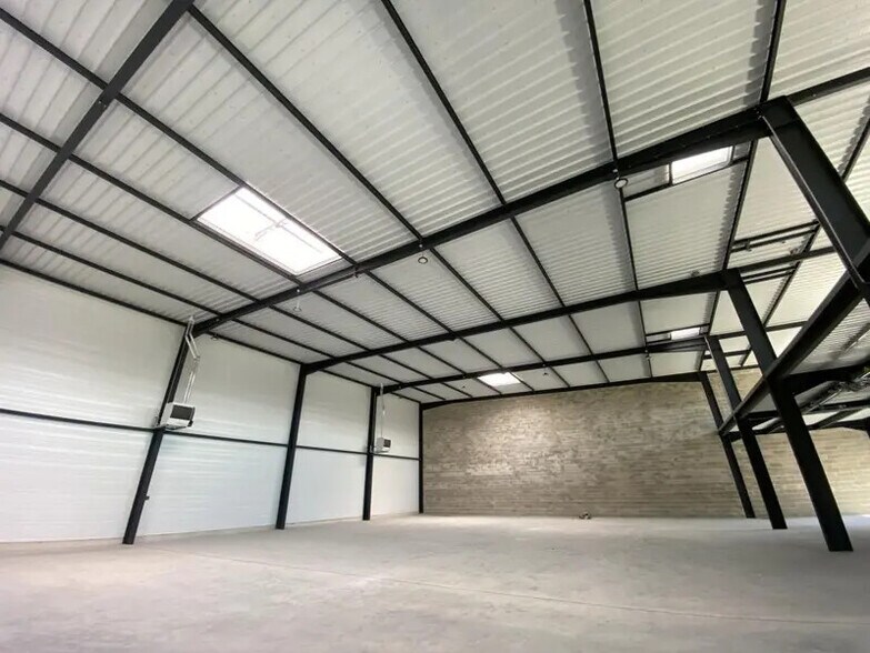 Local d’activités dans Aulnay-sous-Bois à louer - Photo intérieure – Image 2 sur 12