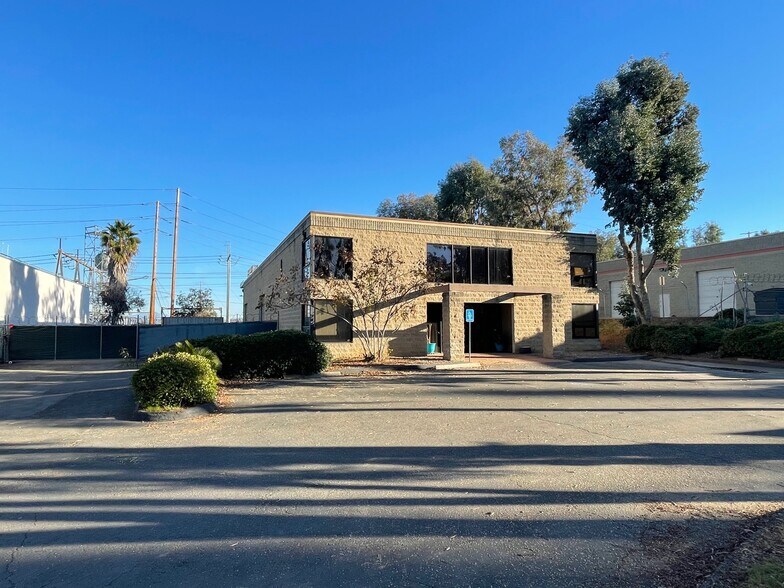 640 Alpine Way, Escondido, CA à louer - Photo de l’immeuble – Image 2 sur 6