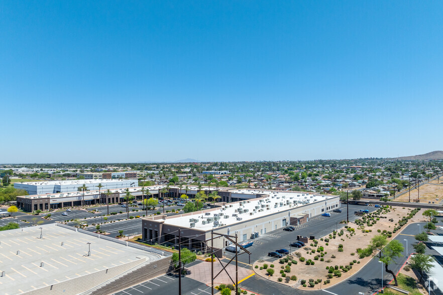 4625 E Cotton Center Blvd, Phoenix, AZ à louer - Photo de l’immeuble – Image 3 sur 3