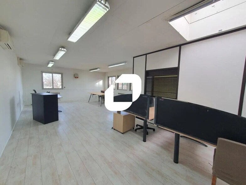 Bureau dans Neuilly-sur-Marne à louer - Photo de l’immeuble – Image 2 sur 6