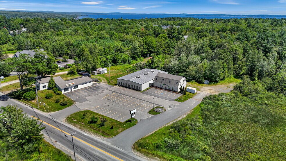 104 Lincolnville Ave, Belfast, ME à vendre - Photo de l’immeuble – Image 1 sur 29