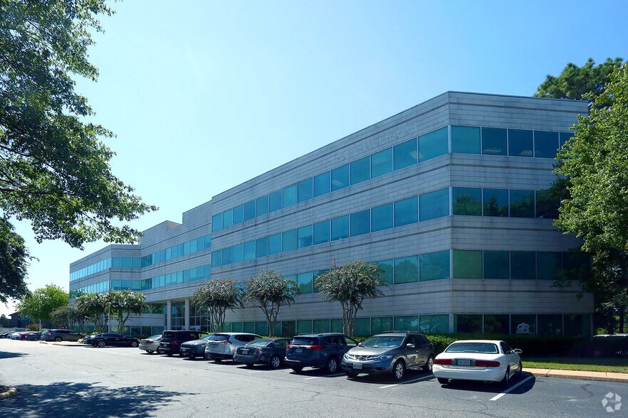 1919 Commerce Dr, Hampton, VA à louer - Photo de l’immeuble – Image 3 sur 11