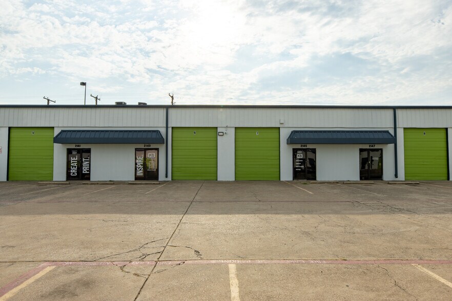 2131-2163 Corzine Dr, Arlington, TX à louer - Photo de l’immeuble – Image 1 sur 9