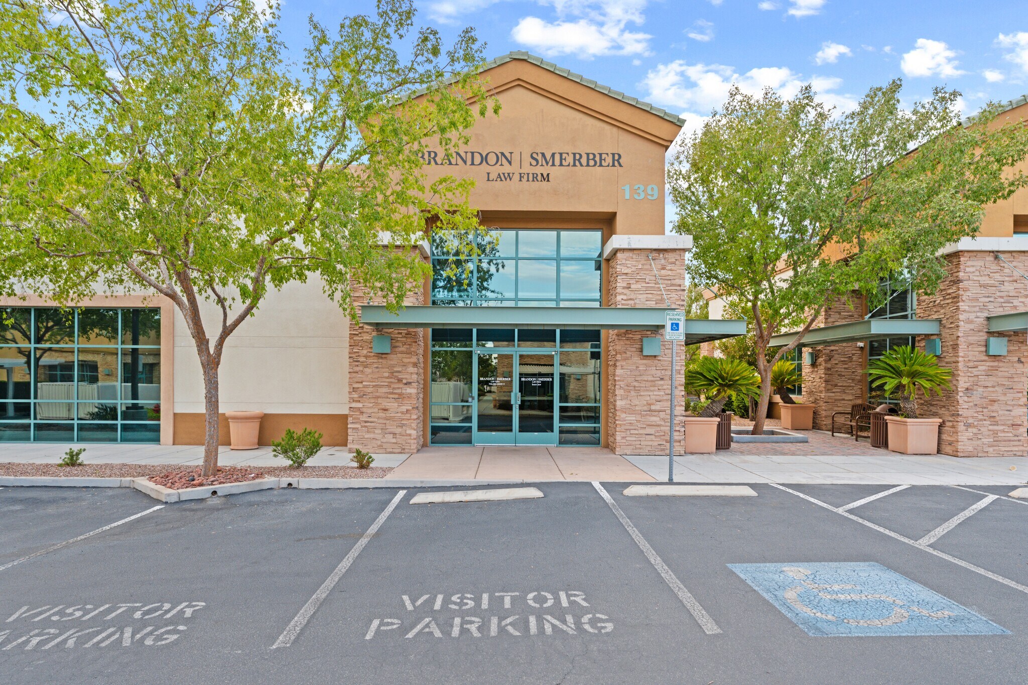 139 E Warm Springs Rd, Las Vegas, NV à vendre Photo de l’immeuble– Image 1 sur 36