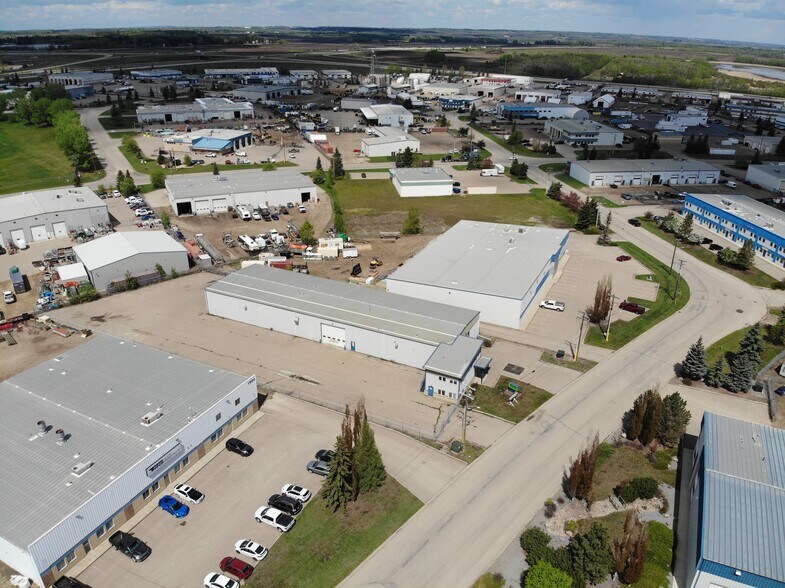 7932 Edgar Industrial Way, Red Deer, AB à louer - Photo de l’immeuble – Image 2 sur 14