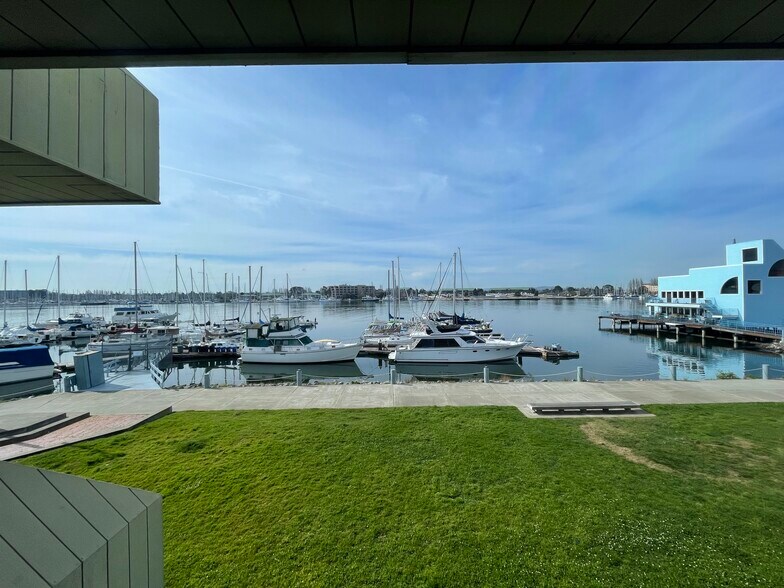 11 Embarcadero West, Oakland, CA à vendre - Photo de l’immeuble – Image 2 sur 9