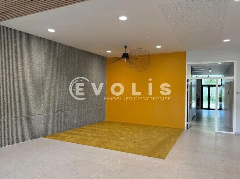 70 A Cours Tolstoï, Villeurbanne à vendre - Photo de l’immeuble – Image 3 sur 11