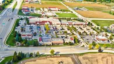 1300-1380 Pabst Farms Blvd, Oconomowoc, WI - Vue aérienne vue de carte - Image1
