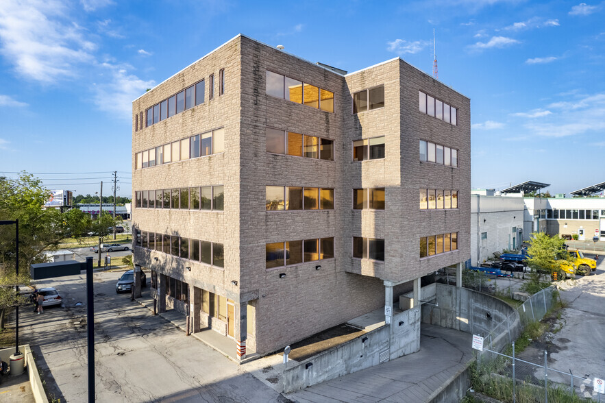 1018 Finch Ave, Toronto, ON à vendre - Photo de l’immeuble – Image 2 sur 7