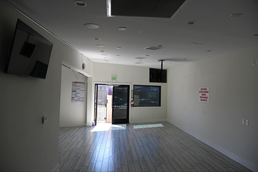 5261 Alhambra Ave, Los Angeles, CA à louer - Photo de l’immeuble – Image 2 sur 9