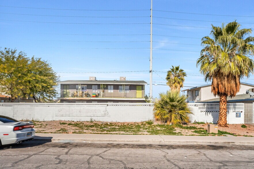 5104 Pebble Beach Blvd, Las Vegas, NV à vendre - Photo de l’immeuble – Image 3 sur 39