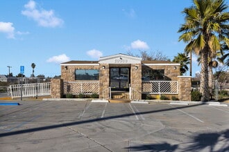 16088 Outer Bear Valley Rd, Victorville, CA à louer Photo intérieure– Image 2 sur 32