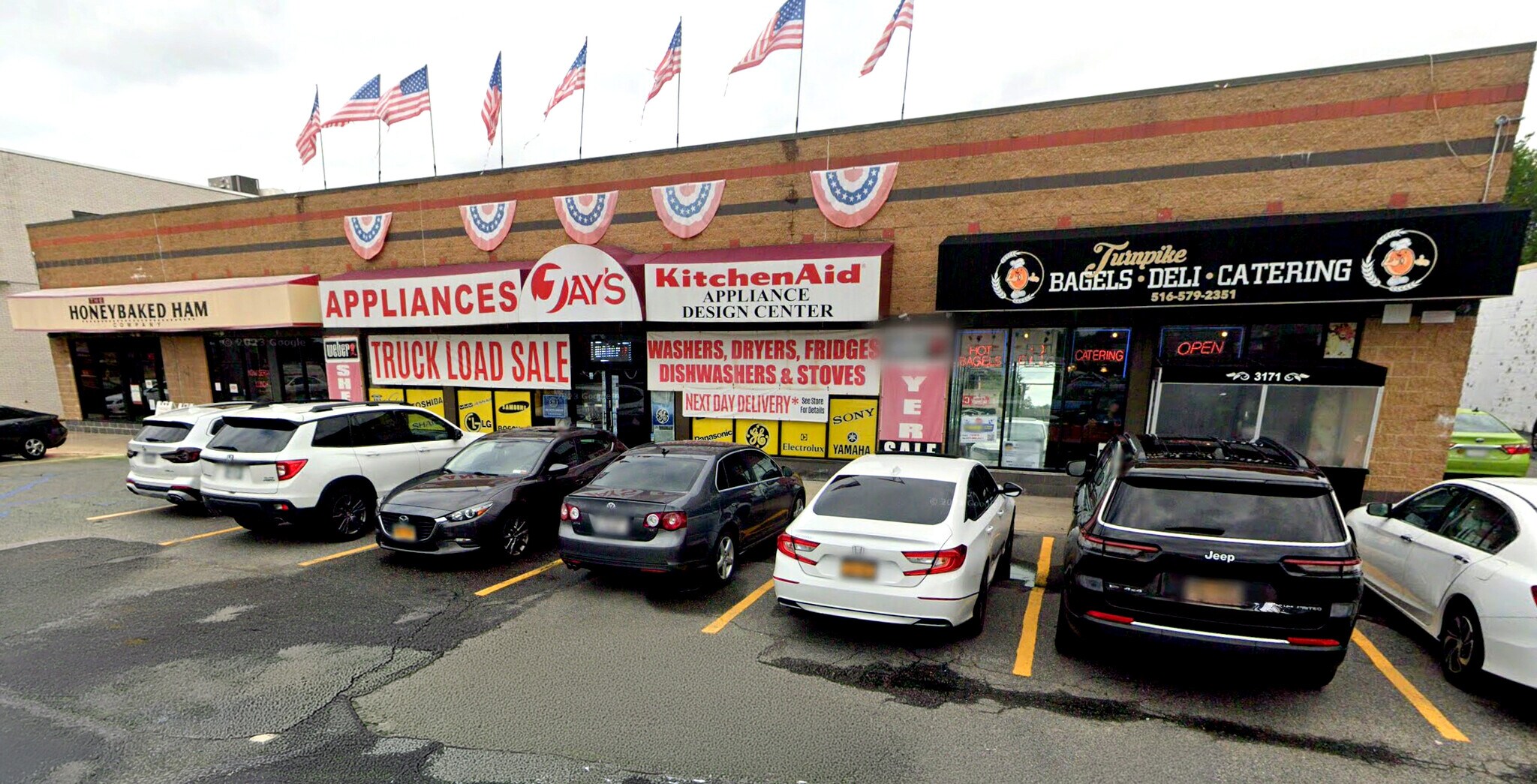 3171 Hempstead Tpke, Levittown, NY à louer Photo principale– Image 1 sur 12