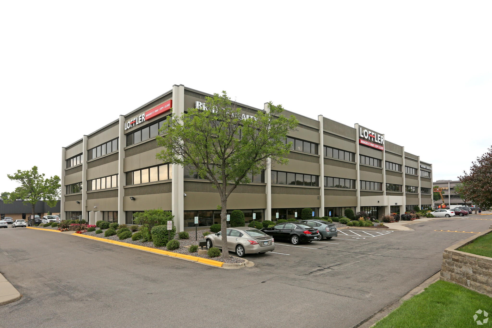 1101 E 78th St, Bloomington, MN à louer Photo de l’immeuble– Image 1 sur 8