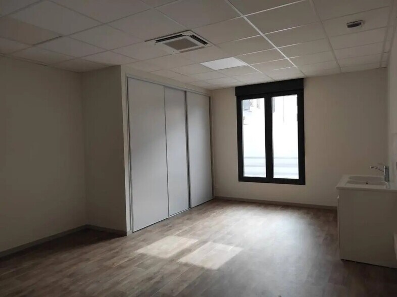 Bureau dans Belley à louer - Photo de l’immeuble – Image 3 sur 6
