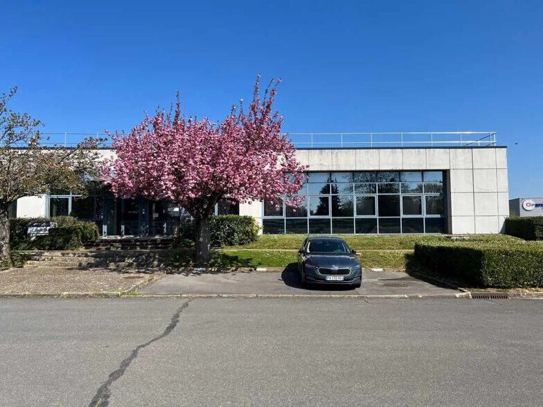 4 Rue René Razel, Saclay à louer - Photo de l’immeuble – Image 2 sur 7