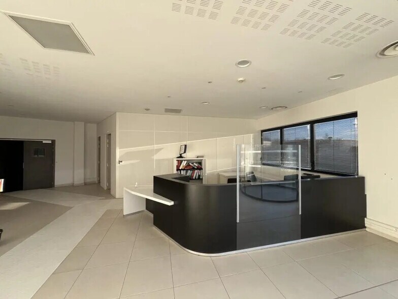 Industriel/Logistique dans Élancourt à louer - Photo intérieure – Image 3 sur 11