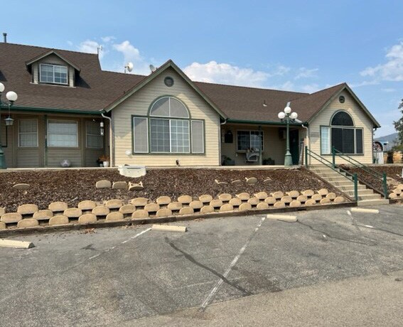 29369 Auberry Rd, Prather, CA à louer Photo principale– Image 1 sur 3