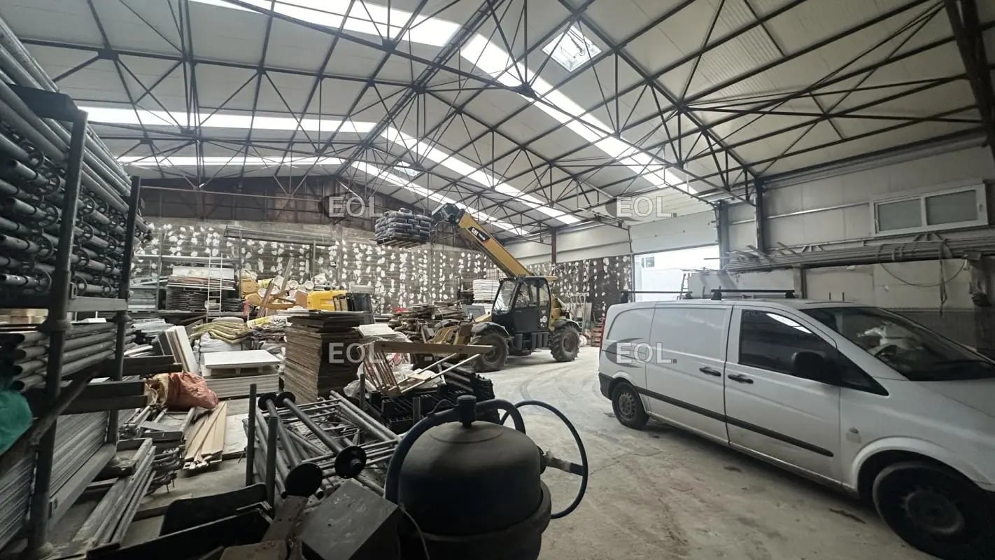 Local d'activités dans Brie-Comte-Robert à vendre Photo intérieure– Image 1 sur 5