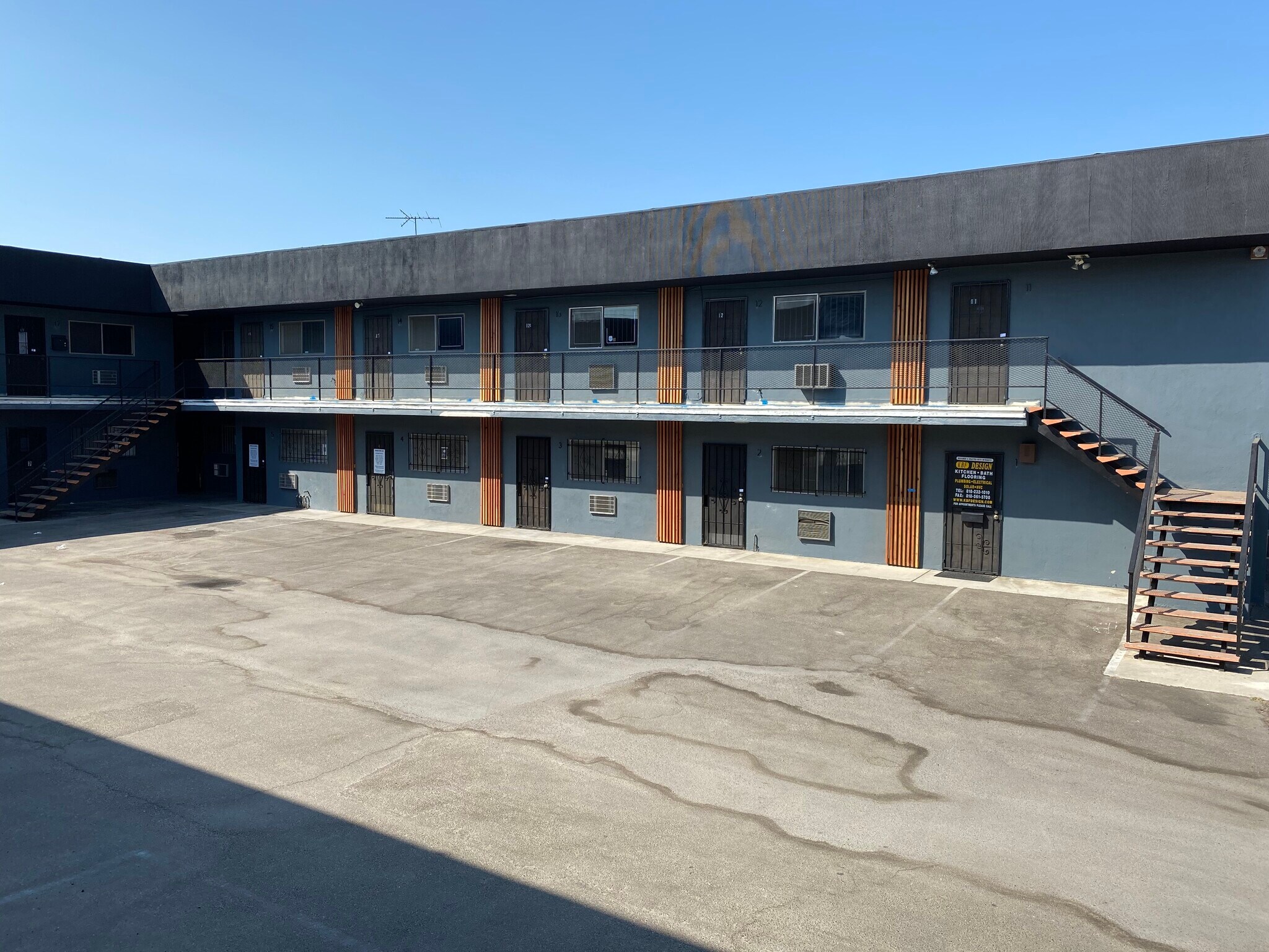 15904 Strathern St, Van Nuys, CA à louer Photo de l’immeuble– Image 1 sur 9