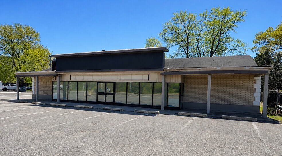 952 Portion Rd, Ronkonkoma, NY à louer - Photo de l’immeuble – Image 2 sur 2