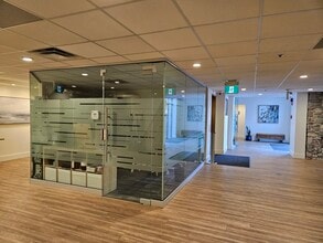 10171 Saskatchewan Dr, Edmonton, AB à louer Photo intérieure– Image 1 sur 2