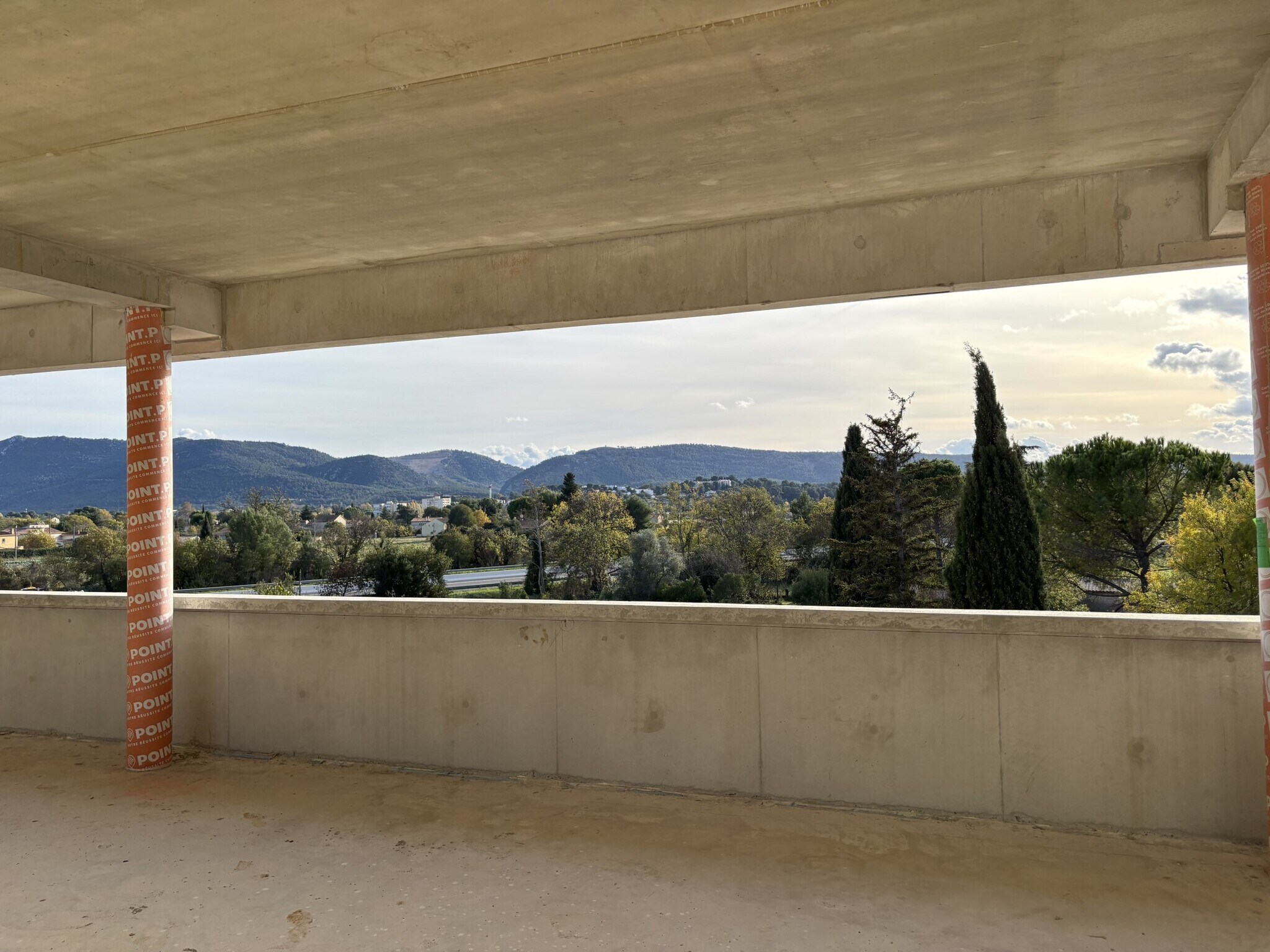 Bureau dans Aubagne à vendre Photo de l’immeuble– Image 1 sur 6