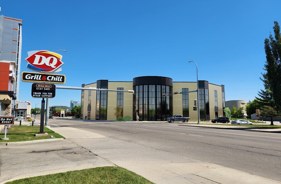 4303 50 Av, Red Deer, AB à louer - Photo de l’immeuble – Image 1 sur 5