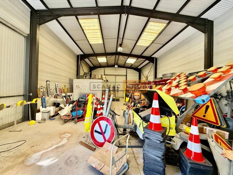 Industriel/Logistique dans Roquebrune-sur-Argens à louer - Photo de l’immeuble – Image 2 sur 6