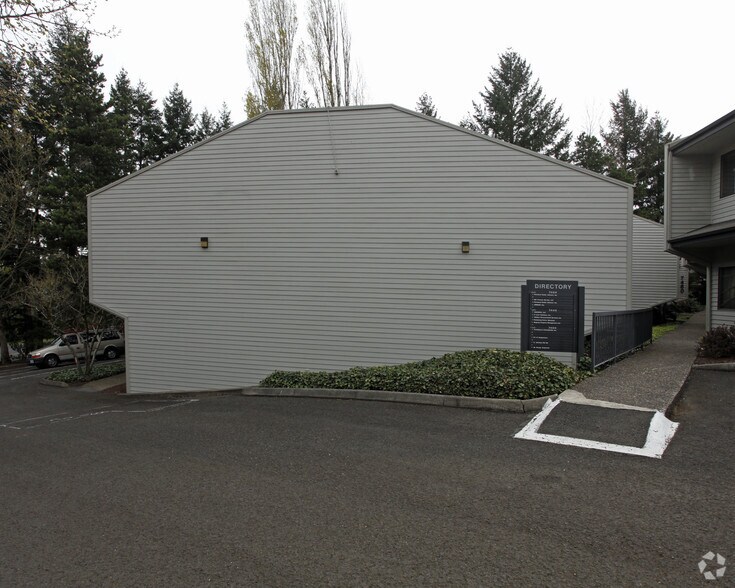 7460 SW Hunziker Rd, Tigard, OR à louer - Photo de l’immeuble – Image 2 sur 3