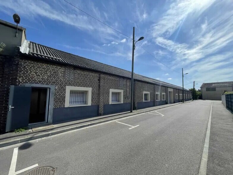 Local d’activités dans Oissel à louer - Photo de l’immeuble – Image 1 sur 6
