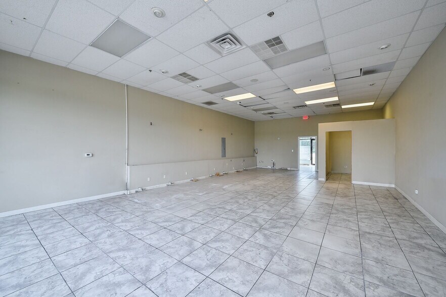40W089 Rt. 64, Campton Hills, IL à louer - Photo de l’immeuble – Image 3 sur 10
