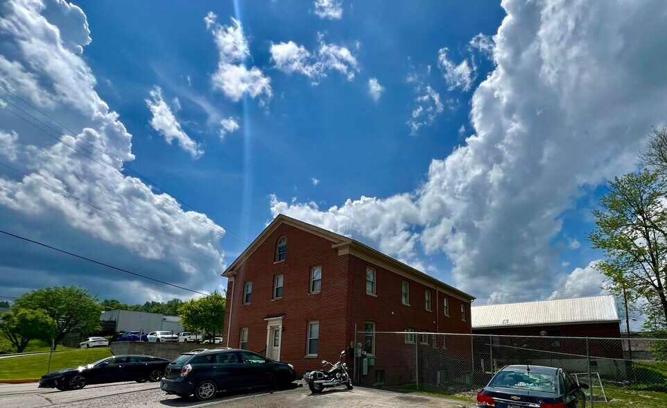 240 E Main St, Mount Vernon, KY à vendre - Photo de l’immeuble – Image 3 sur 17