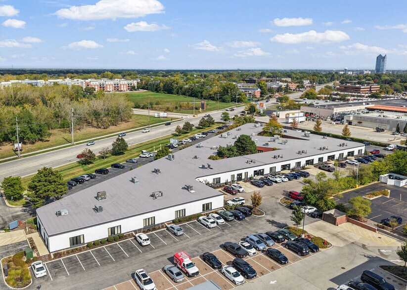 17W775 Butterfield Road (Midwest Office Center), Oakbrook Terrace, IL à louer - Photo de l’immeuble – Image 3 sur 8