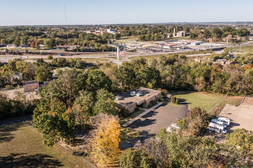 1423 Randy Ln, Jefferson City, MO à vendre - Photo de l’immeuble – Image 2 sur 47