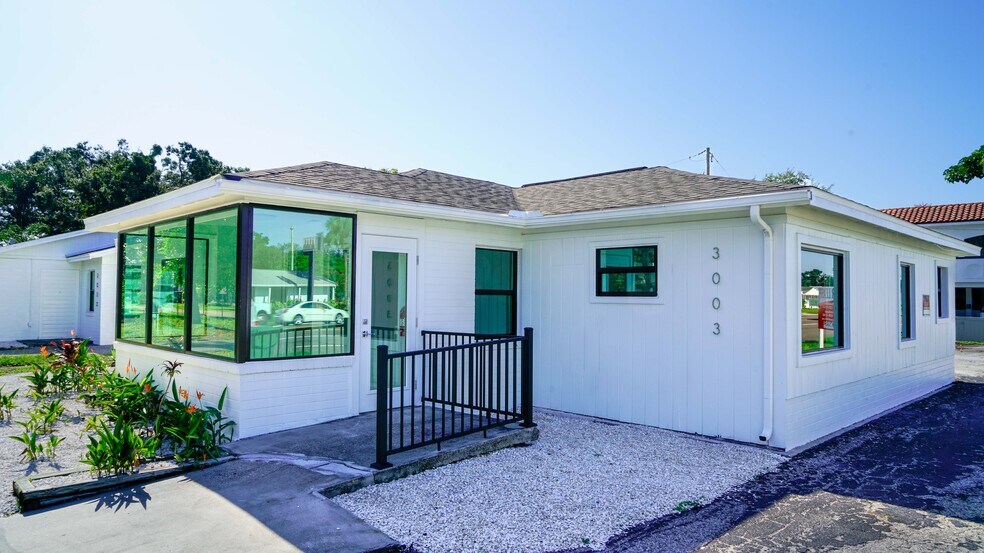 3003 S Tamiami Trl, Sarasota, FL à louer - Photo de l’immeuble – Image 1 sur 12