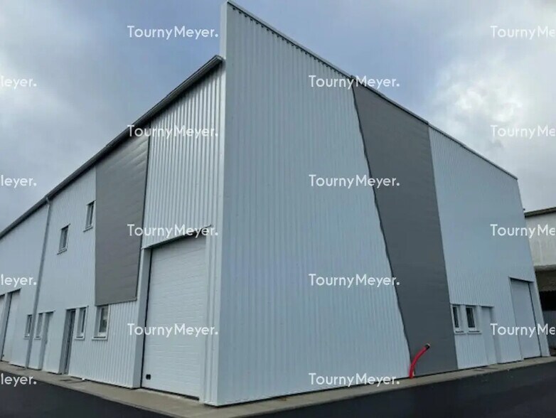 Local d’activités dans Lespinasse à louer - Photo de l’immeuble – Image 3 sur 4