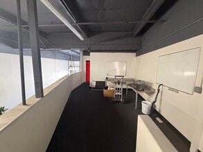 11130-11150 Business Cir, Cerritos, CA à louer Photo intérieure– Image 2 sur 9